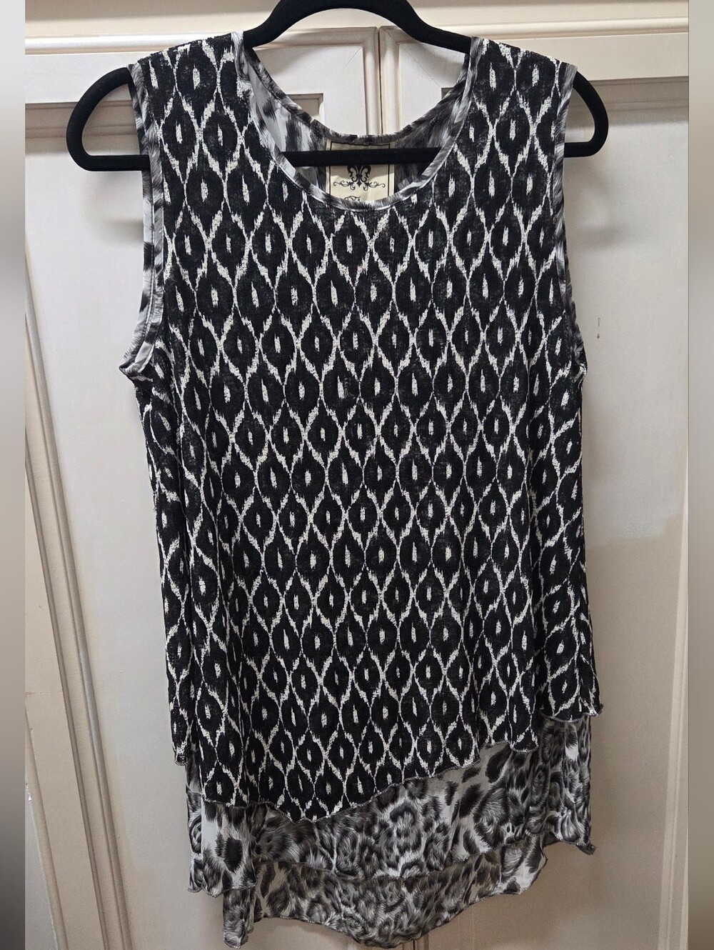 Fleur De Lis Sleeveless Black & White Patterned Layered Tunic Top Size L